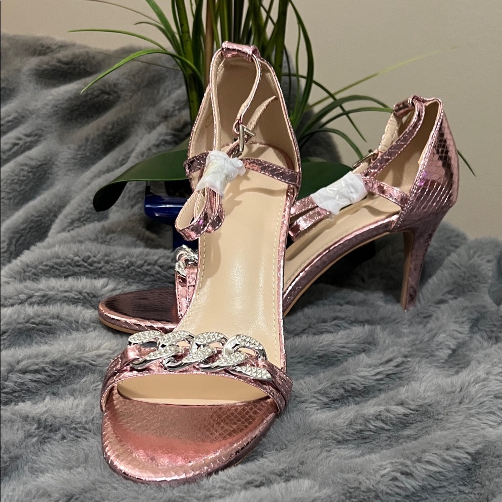 Elegant Metallic Pink Cross Strap Chain Detail Heels NIB retail $38